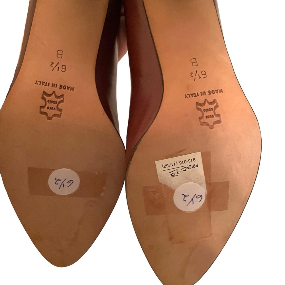 Saks Fifth Avenue Beautiful Brown Leather Pumps Size 6 1/2 B tag still on bottom - Picture 4 of 7